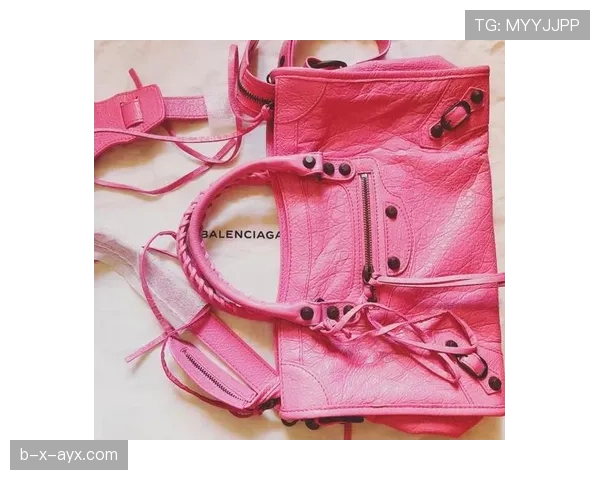 埃琳·安德森这生活真逆天,赛场外仿佛豪门阔太,逛街都是VIP待遇! 埃琳·安德森这生活真逆天,赛场外仿佛豪门阔太,逛街都是VIP待遇!