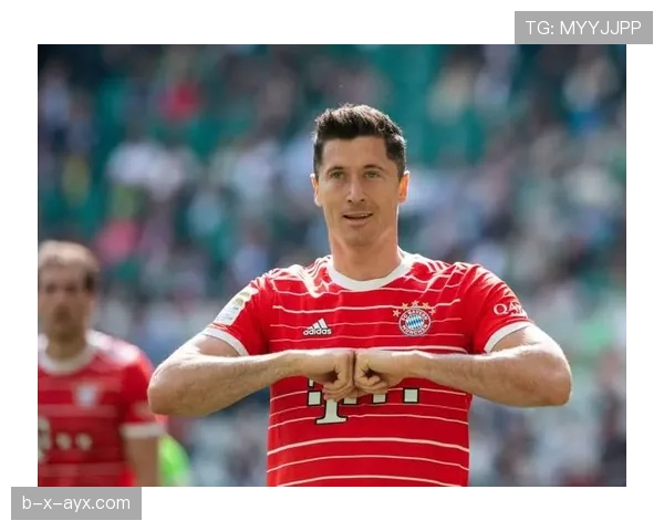 听说莱万每晚都在数着天价合同钱数，普通人连梦都不敢做啊